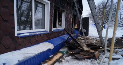 В одних пижамах и без денег: В Сызрани семья выбежала на мороз из горящего дома
