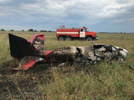 После падения самолет загорелся, погиб пилот
